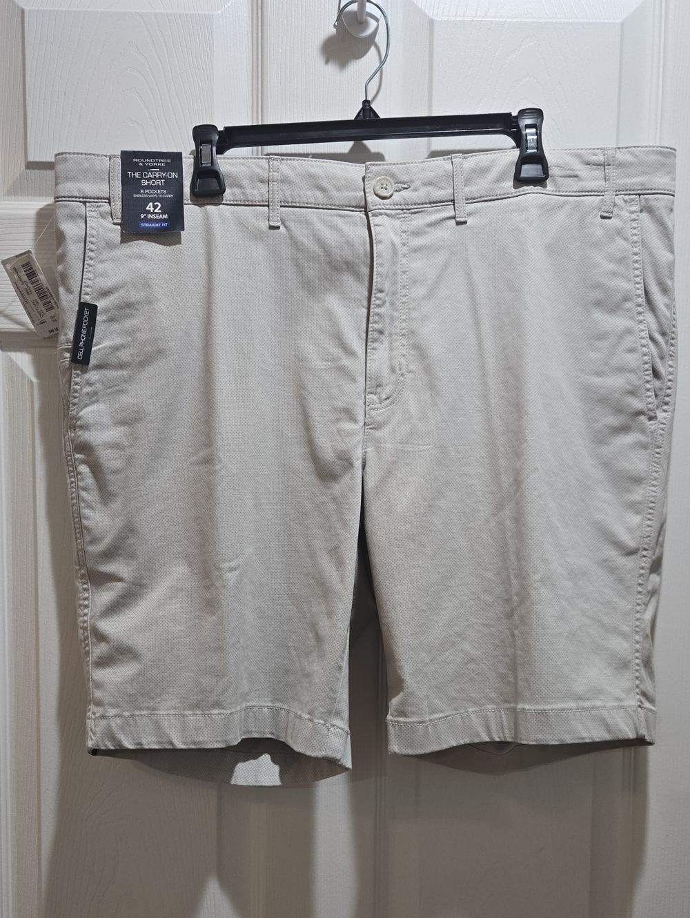Roundtree & Yorke Men's Light Beige Straight Fit Shorts Size 42 9in Seam